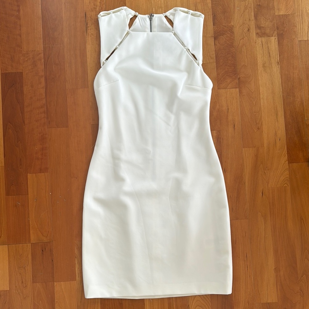 Elegant White Sleeveless Dress